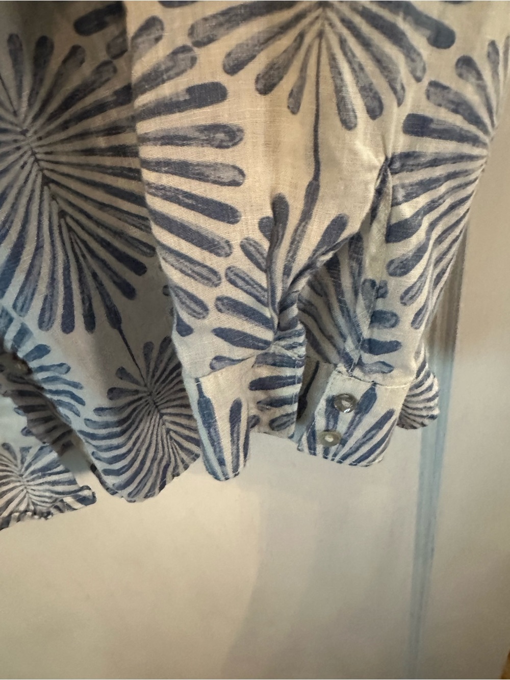 Linen blouse, blue and white print, Joie brand sz large - Picture 4 of 6